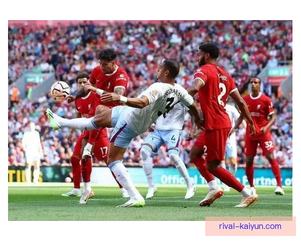 利兹联逼抢强度持续提升，球队防守表现备受关注